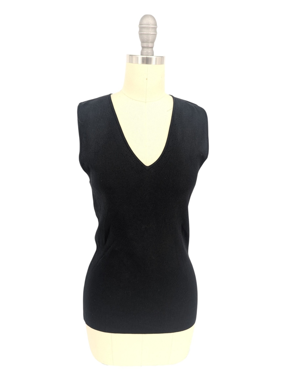 00847 Max Studio Ribbed Knit V Neck Tank Top Black size Small preppy classic